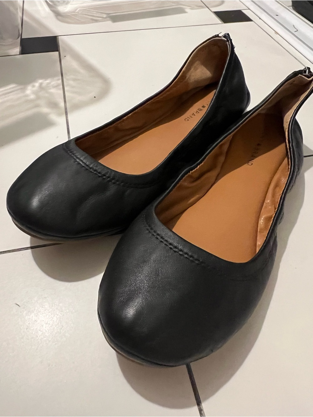 Classic Black Leather Flats — Timeless & Chic!